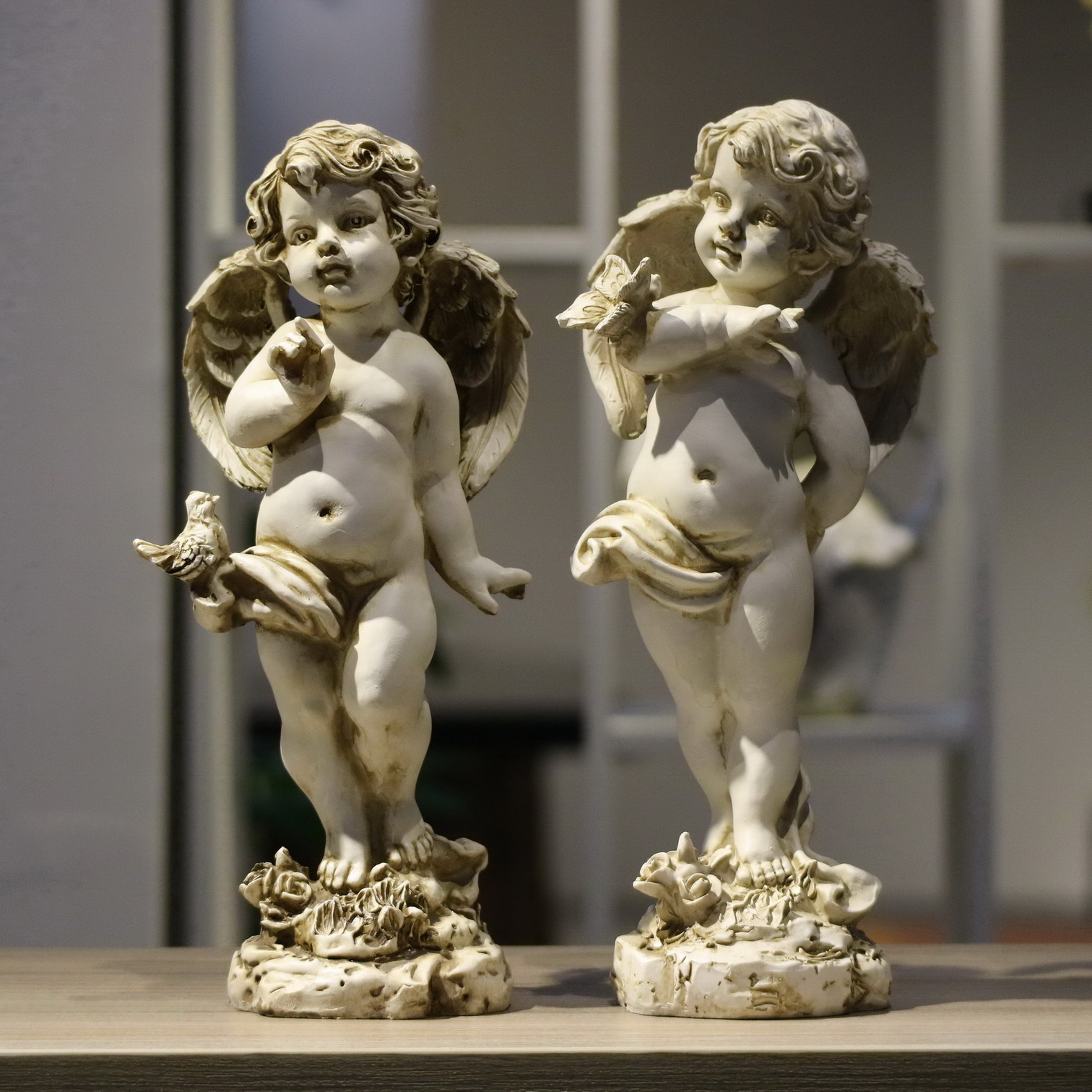 Resin Art Wedding Gift - Retro hars engelbeeldje 29cm huis binnenplaats