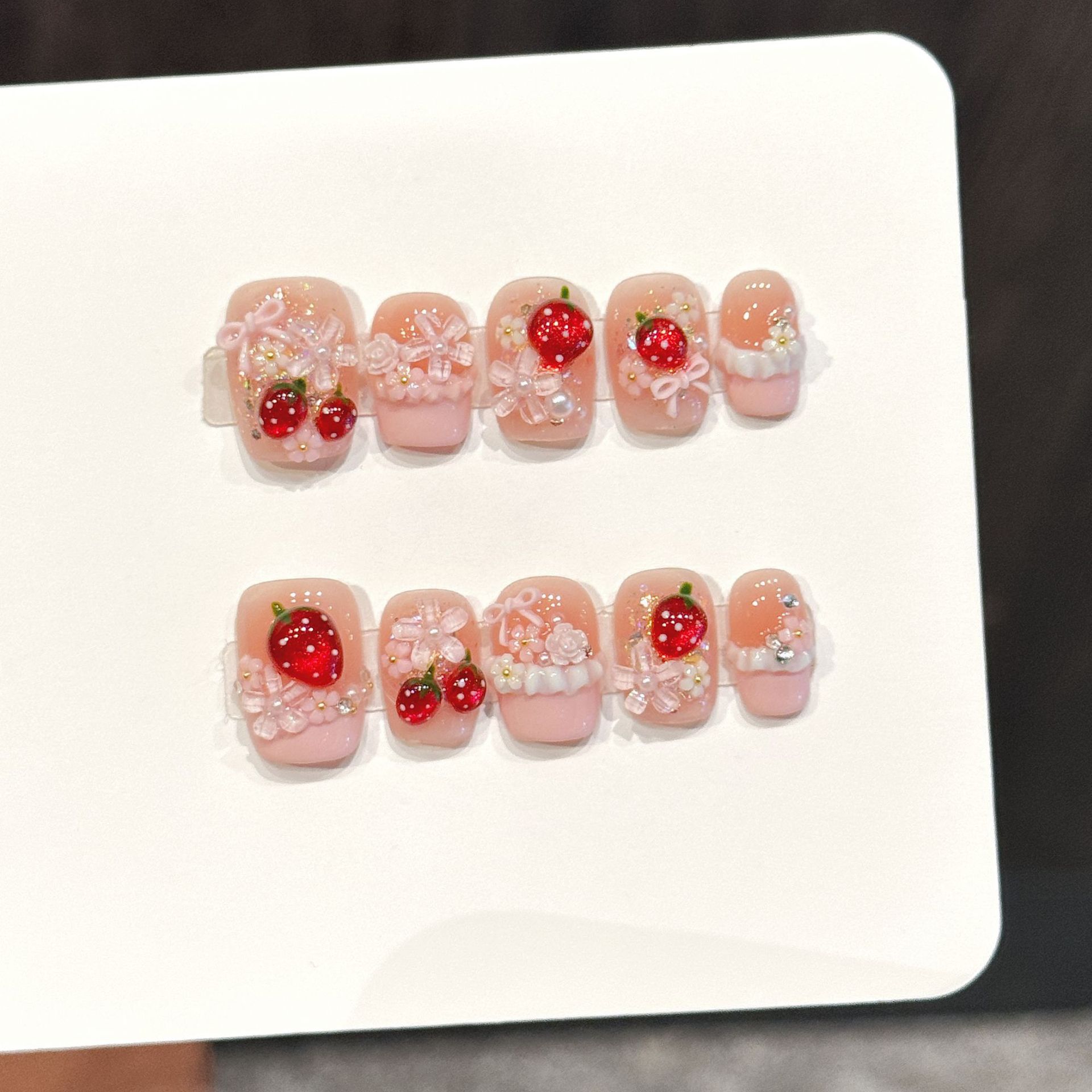 10 stuks schattige rode aardbe - Resin Art Flower recensie en prijs